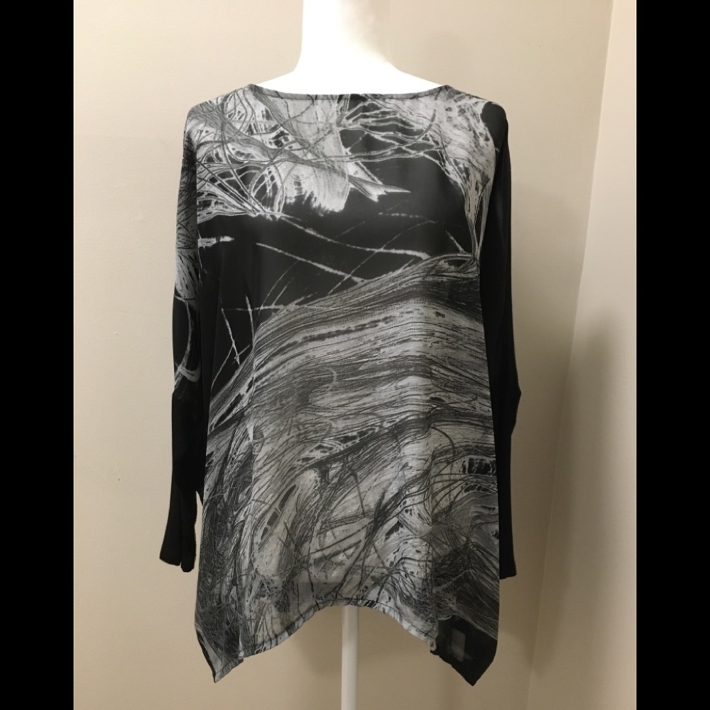 RONEN CHEN slouchy fit black and gray top.